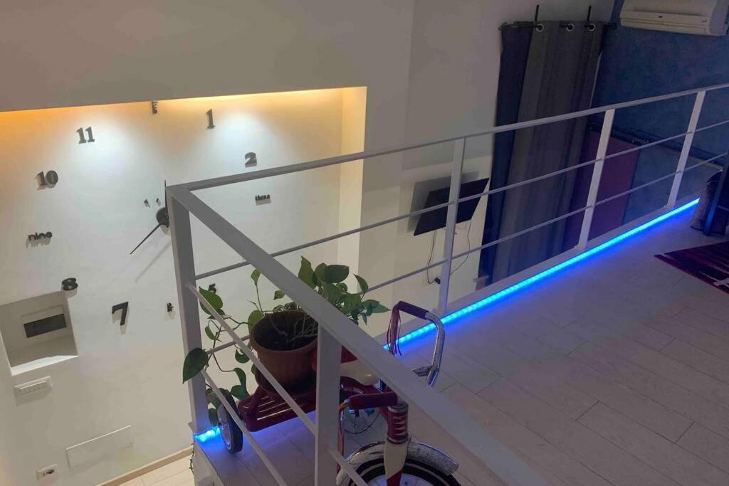 רומא Small Mezzanine Apartment Colosseo מראה חיצוני תמונה