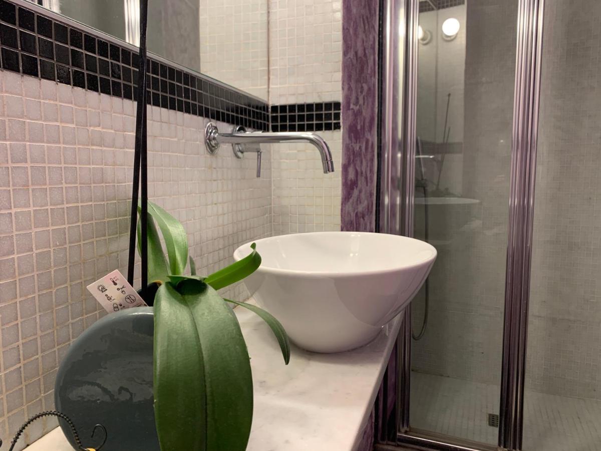 רומא Small Mezzanine Apartment Colosseo מראה חיצוני תמונה
