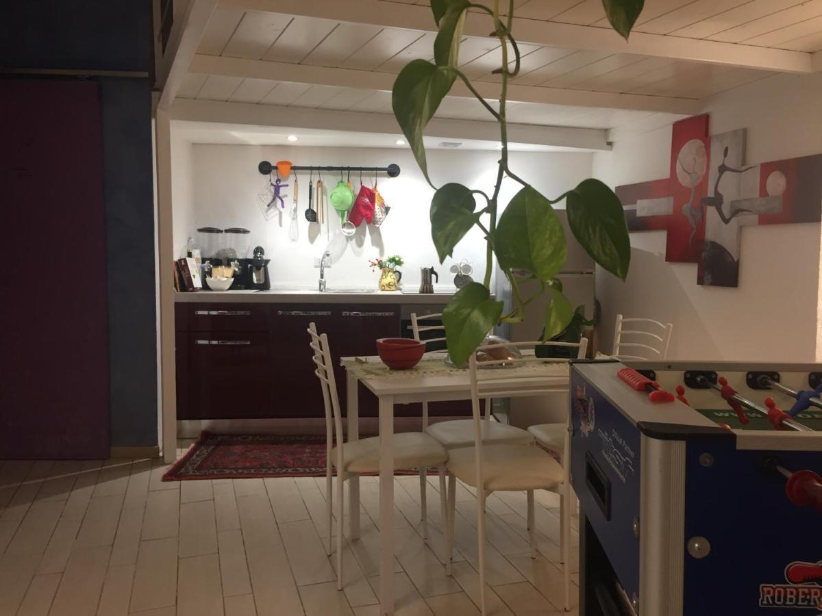 רומא Small Mezzanine Apartment Colosseo מראה חיצוני תמונה