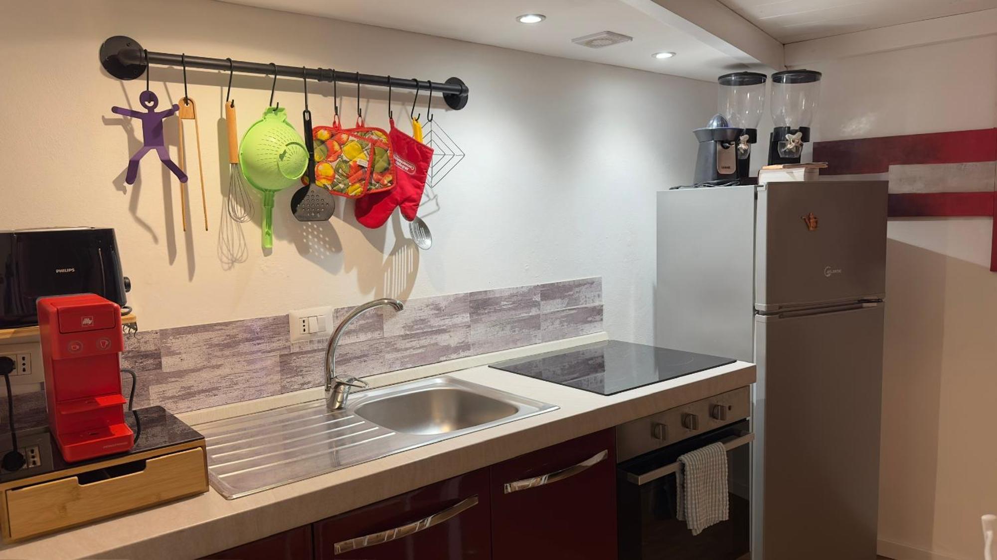 רומא Small Mezzanine Apartment Colosseo מראה חיצוני תמונה